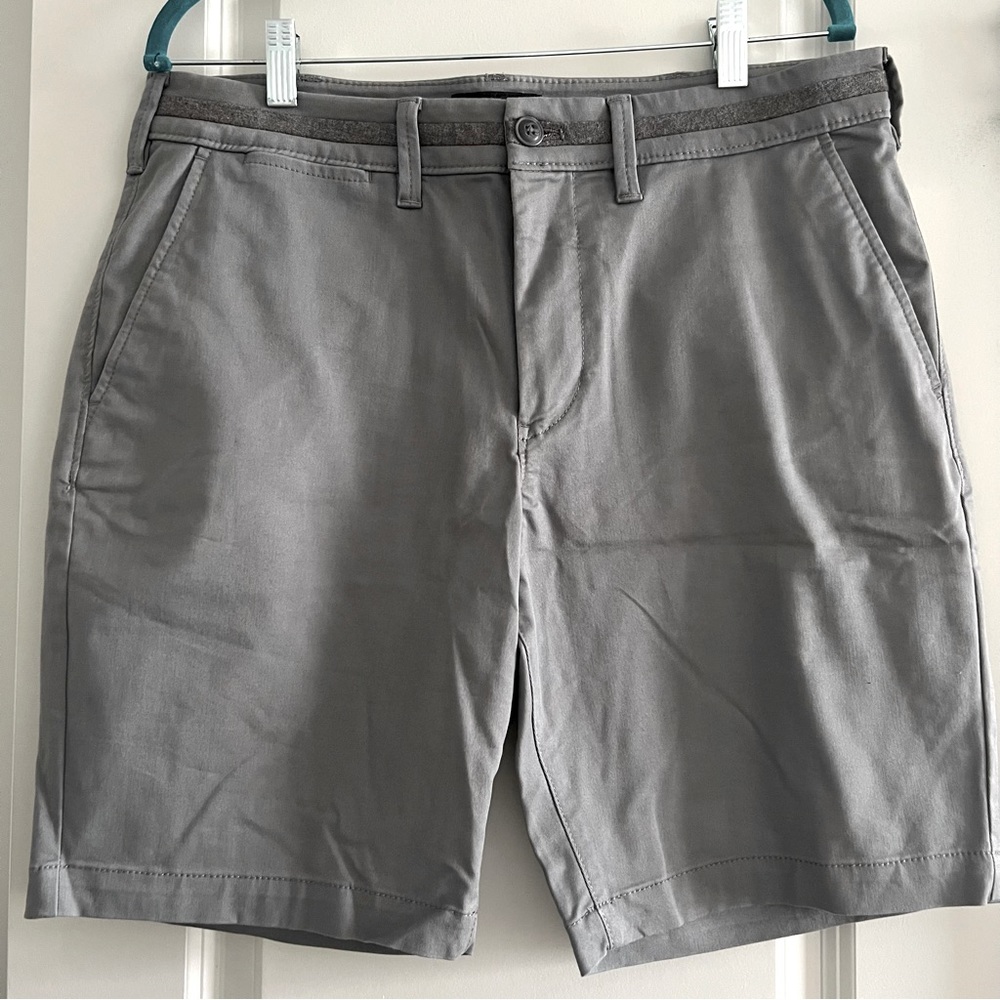 Express Men’s Gray Chino Slim Above the Knee Shorts | Size 32